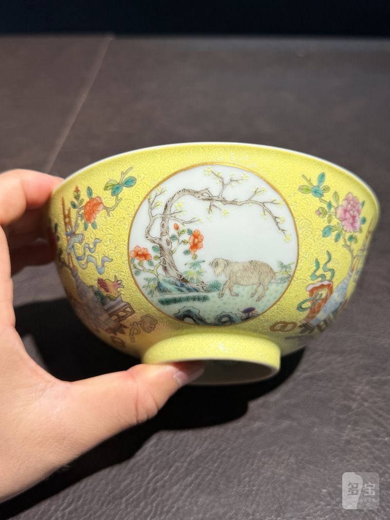 清光绪 内青花外黄地轧道粉彩开光三羊开泰图膳碗 - 图9